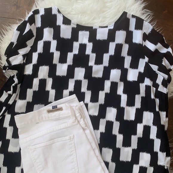 black & white graphic top split back vent by Old Navy chevron zig zag ikat style - Picture 9 of 16